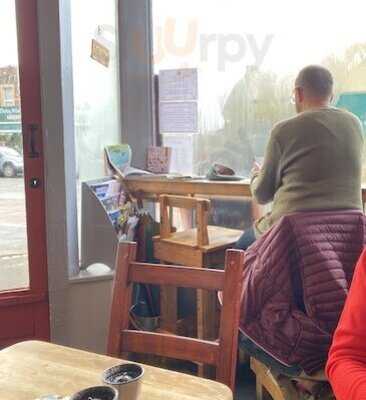 Deck Cafe & Restaurant