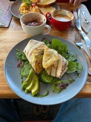 Deck Cafe & Restaurant