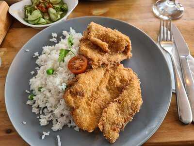 Deck Cafe & Restaurant