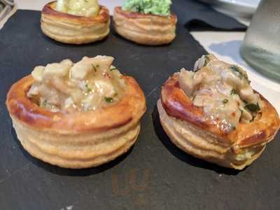 Wallfish & Wellbourne Bistro