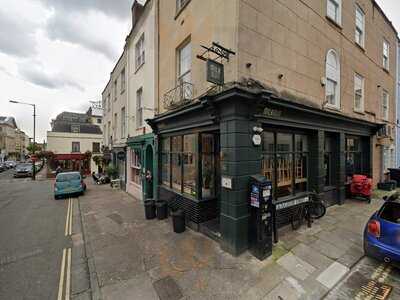 Wallfish & Wellbourne Bistro