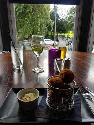 No. 10 Bar & Restaurant