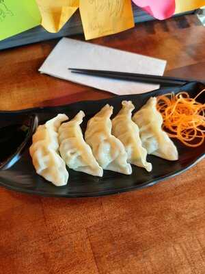 Maki And Ramen Sushi Bar