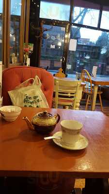 Cox And Baloney's Tearoom & Bar