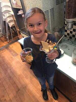 Nick's Neighbourhood Bar & Diner