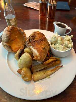 Gusto Restaurant & Bar