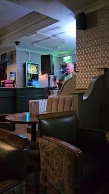 The Laurel Leaf And Bistro 155