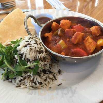 Charlie's Bistro & Lounge