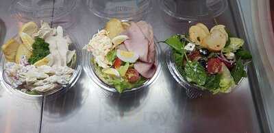 Tuckers Bakery And Deli