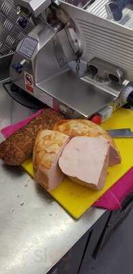 Tuckers Bakery And Deli