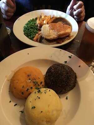 Au Bar Pub & Restaurant