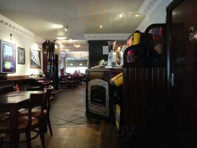 Au Bar Pub & Restaurant