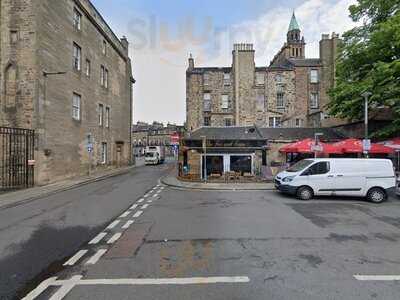 Au Bar Pub & Restaurant