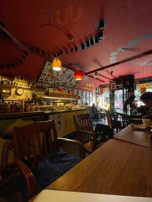 Hennesseys Coffee Lounge