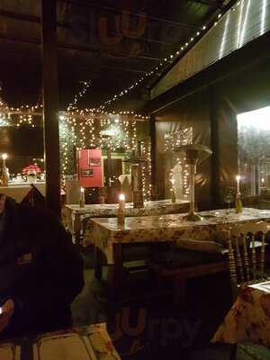 The Treehouse Dinner Theatre & Grill