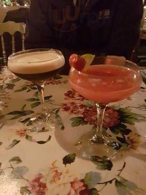 The Treehouse Dinner Theatre & Grill