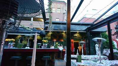 The Treehouse Dinner Theatre & Grill