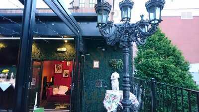 The Treehouse Dinner Theatre & Grill