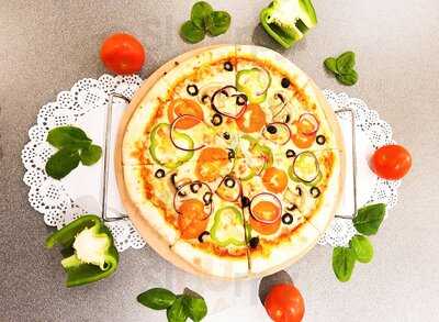 Nom Nom Pizza & Cafe Nida