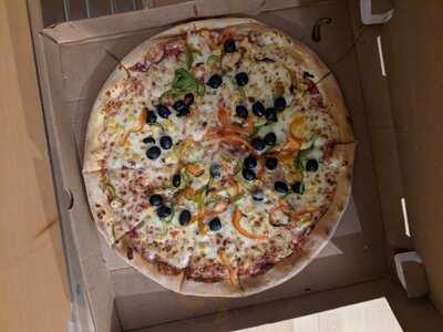 Pizza Hut Delivery Ormeau Road - Photo 8