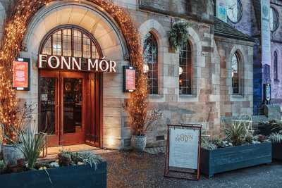 Brasserie And Bar At Glasgow Pond Hotel