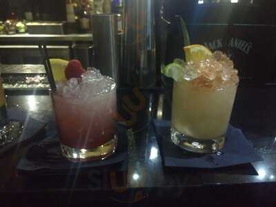 Madogs Cocktail Bar&grill