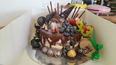 Kala's Cakes & Blossom Box