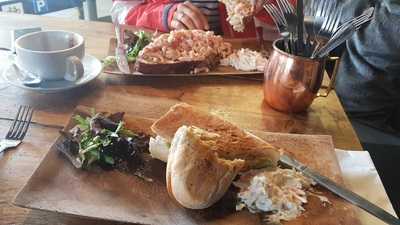 Knolls Kitchen Bar & Garden