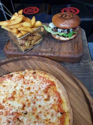 Braw Burgers & Pizzas