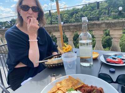 White Lion Bar And Terrace