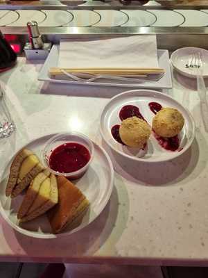 Fujimama Noodle Bar & Oriental Cafe