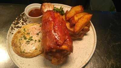 Iolla Bar And Restaurant