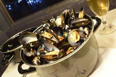 Iolla Bar And Restaurant