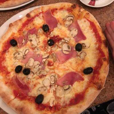 Pizzeria On The Green