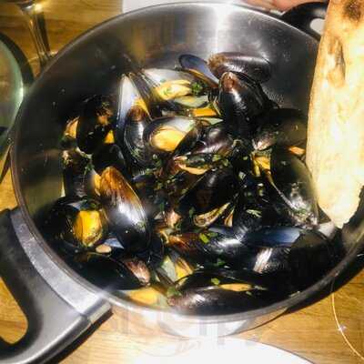 The Garden Pizza Restaurant & Bar