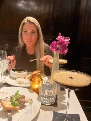 Good Godfrey's Bar And Lounge