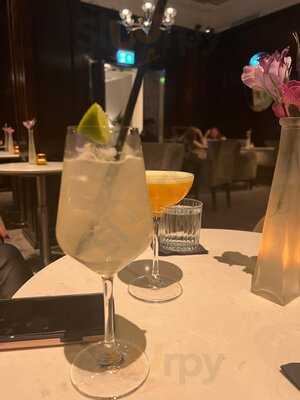 Good Godfrey's Bar And Lounge