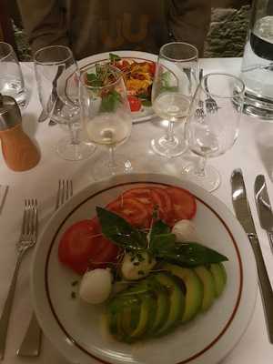 Fino's Bar And Restaurant