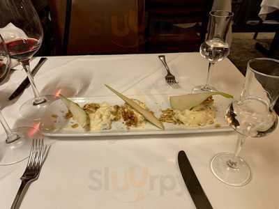 Fino's Bar And Restaurant