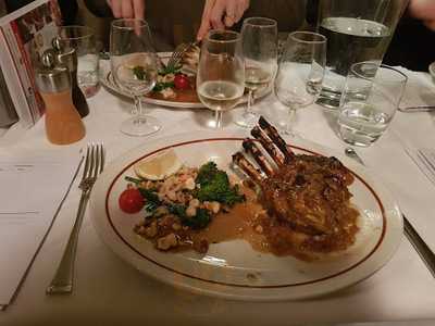 Fino's Bar And Restaurant