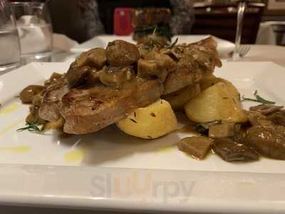 Fino's Bar And Restaurant