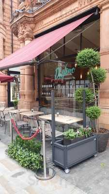 Fino's Bar And Restaurant