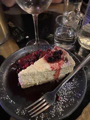 Nyeat Restaurant & Cocktail Bar