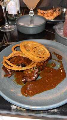 Nyeat Restaurant & Cocktail Bar