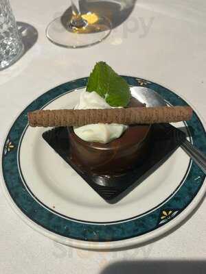 Feng Shang Princess Floating Restaurant