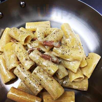 Guido's - Noel Street