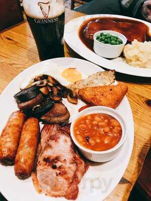 Connolly's Bar And Diner