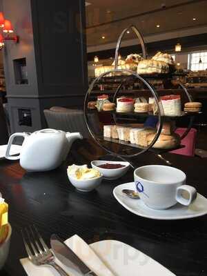 Quarter Bar And Lounge