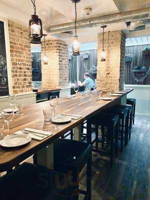 La Petite Poissonnerie Seafood & Champagne Bar