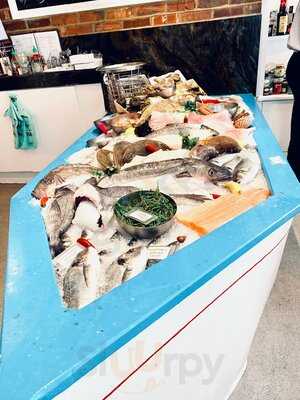 La Petite Poissonnerie Seafood & Champagne Bar